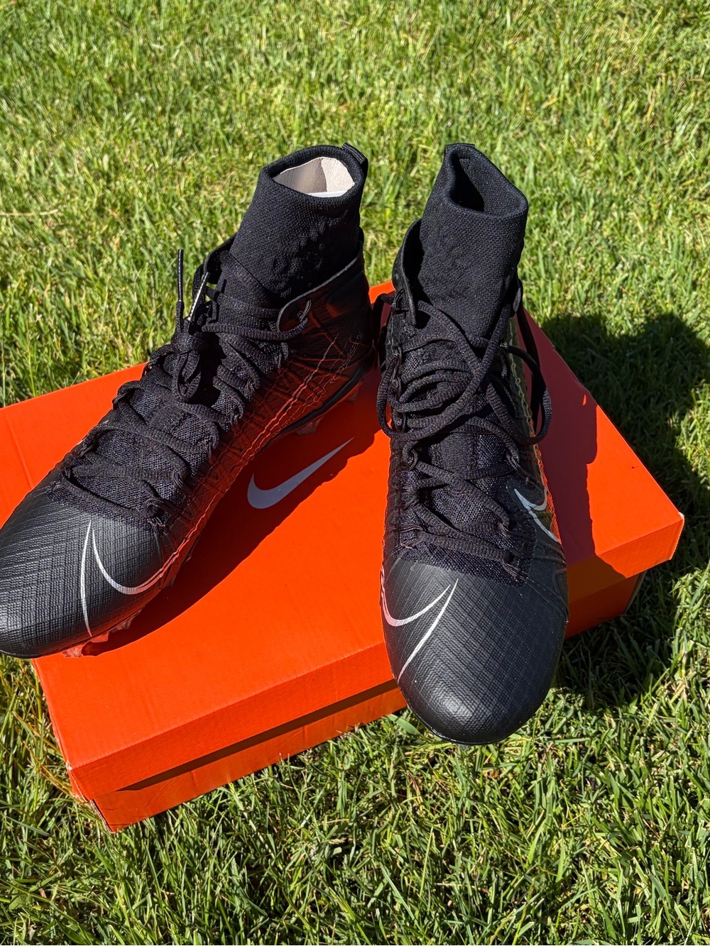 Nike Mens or women’s alpha huarache 7 elite lax cleats.  NEW